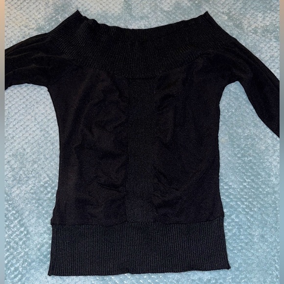 Off the shoulder top - Picture 1 of 3